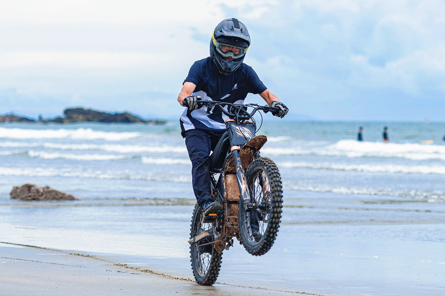 RidingTimes GT73 Pro supporting riders up to 330 lbs, designed for both off-road trails and city streets.